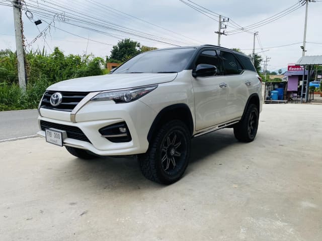 2019 TOYOTA Fortuner