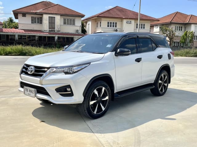 2019 TOYOTA Fortuner