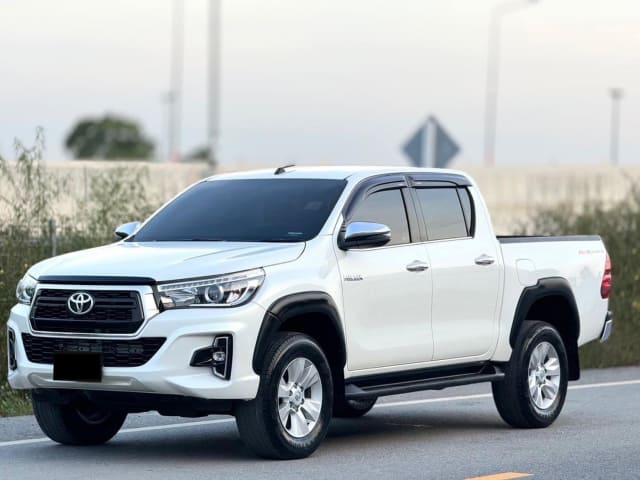 2019 TOYOTA Hilux