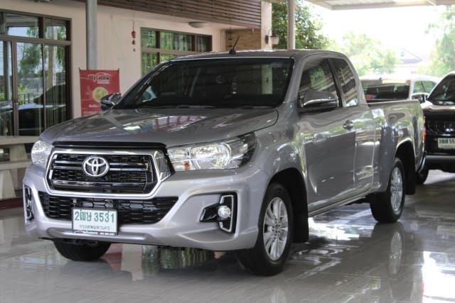 2019 TOYOTA Hilux