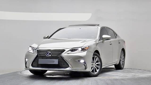 2018 LEXUS ES