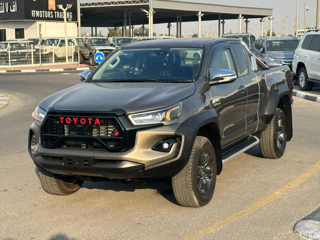 2024 TOYOTA Hilux