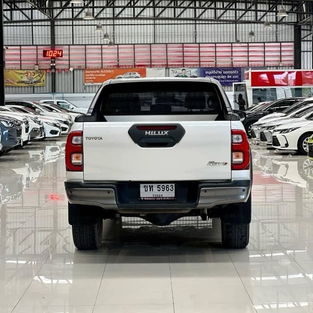 2024 TOYOTA Hilux