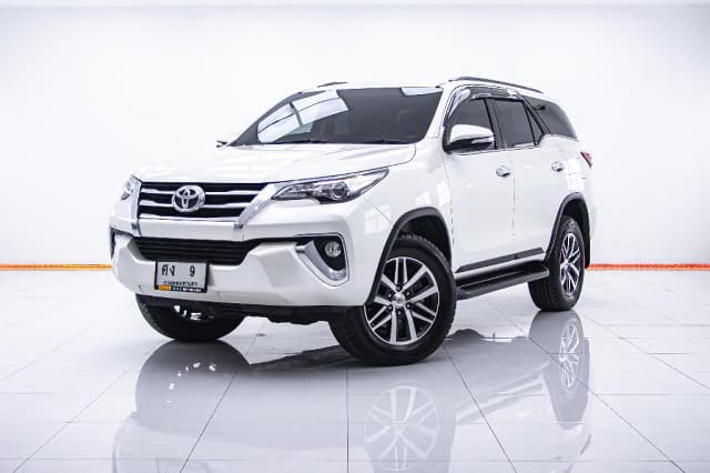 2017 TOYOTA Fortuner