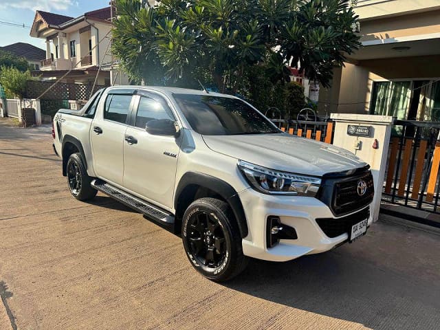 2019 TOYOTA Hilux