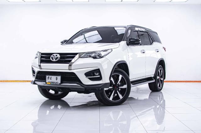 2020 TOYOTA Fortuner