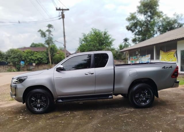 2020 TOYOTA Hilux