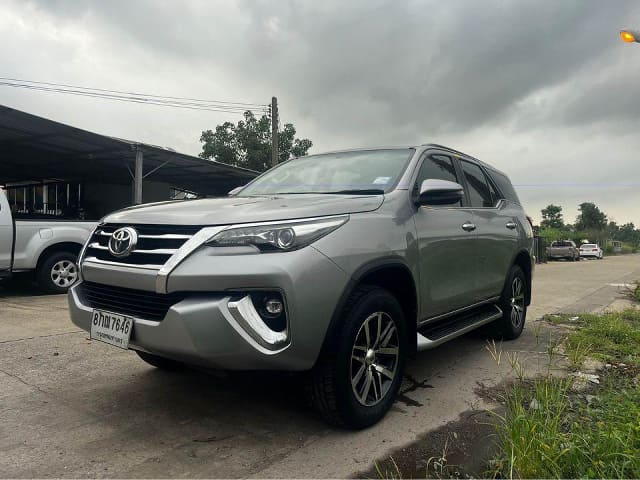 2019 TOYOTA Fortuner