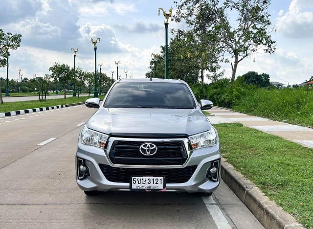 2019 TOYOTA Hilux