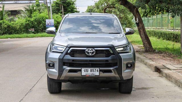 2023 TOYOTA Hilux