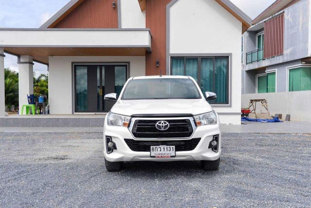 2019 TOYOTA Hilux