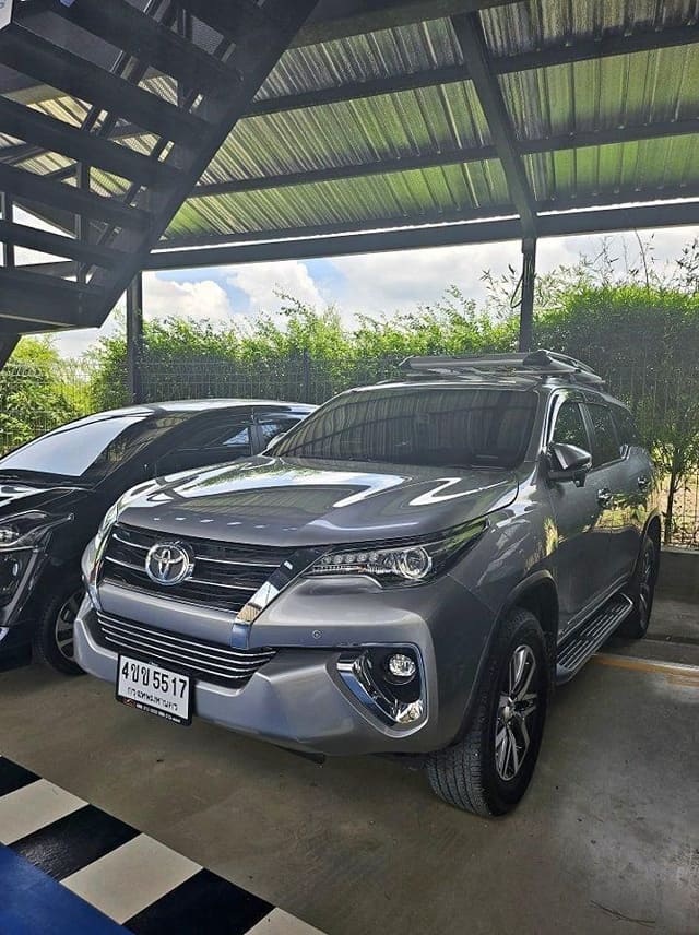 2017 TOYOTA Fortuner