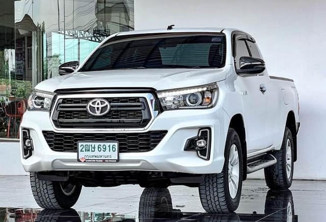 2019 TOYOTA Hilux