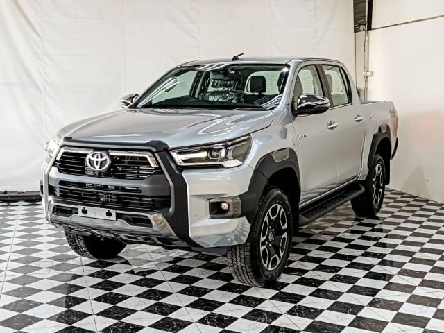 2024 TOYOTA Hilux