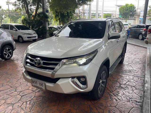 2019 TOYOTA Fortuner