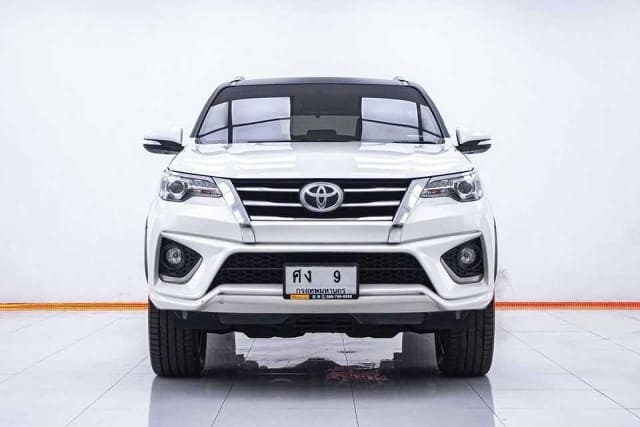 2017 TOYOTA Fortuner