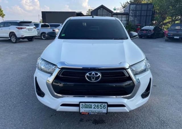 2021 TOYOTA Hilux, 