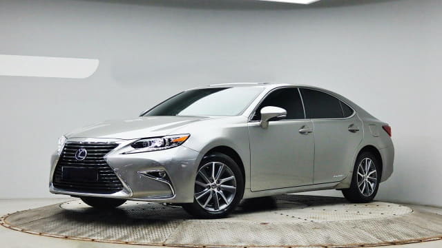 2018 LEXUS ES