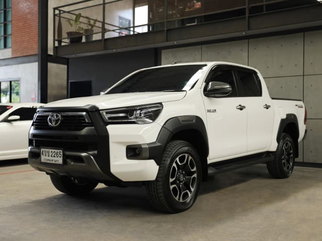 2023 TOYOTA Hilux