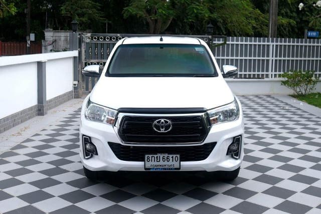 2019 TOYOTA Hilux