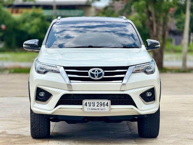 2019 TOYOTA Fortuner