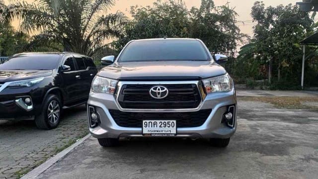 2019 TOYOTA Hilux