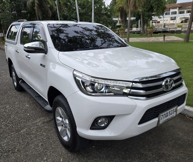 2017 TOYOTA Hilux