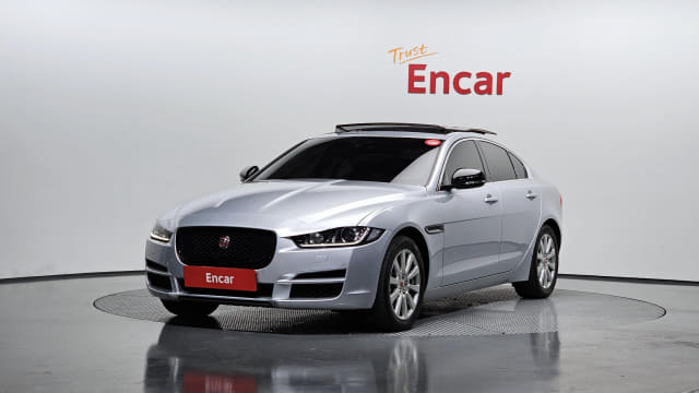 2018 JAGUAR XE