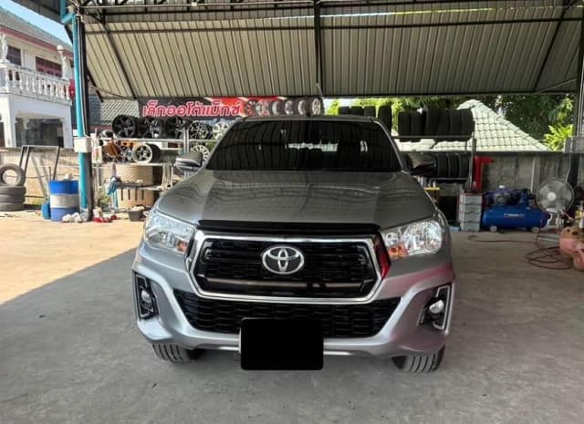 2019 TOYOTA Hilux