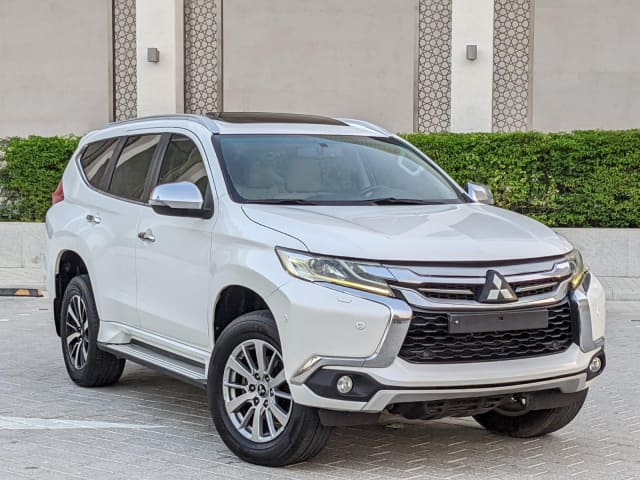 2017 MITSUBISHI Montero