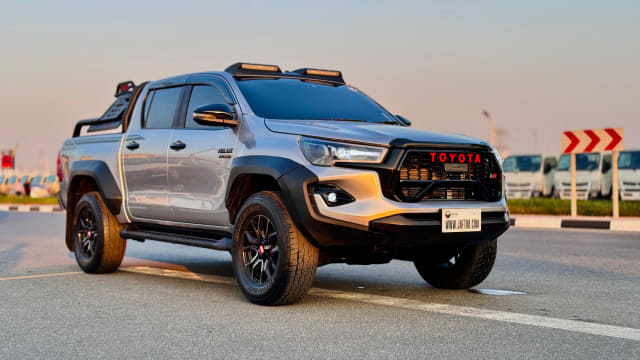 2019 TOYOTA Hilux