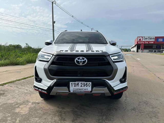 2020 TOYOTA Hilux