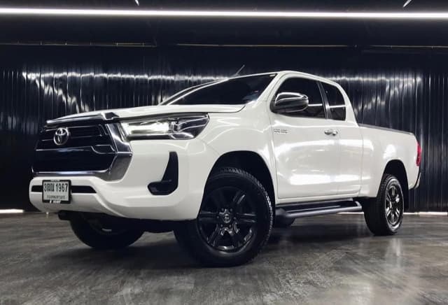 2021 TOYOTA Hilux