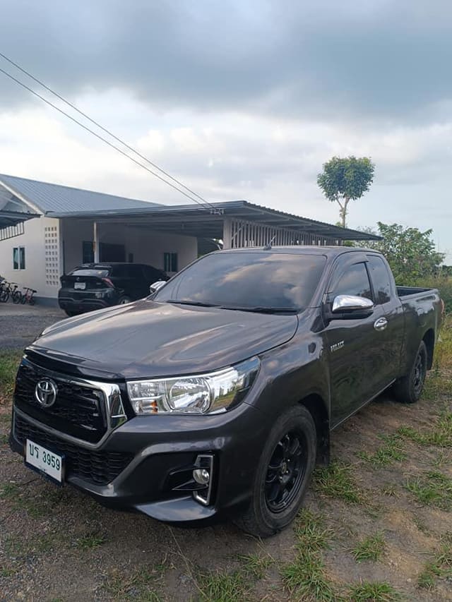 2019 TOYOTA Hilux