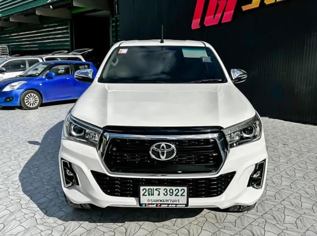 2019 TOYOTA Hilux