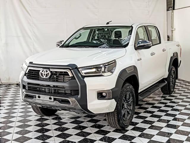 2024 TOYOTA Hilux