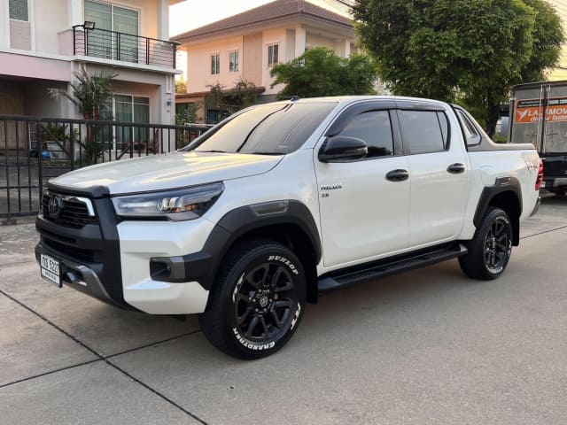 2021 TOYOTA Hilux