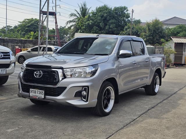 2019 TOYOTA Hilux