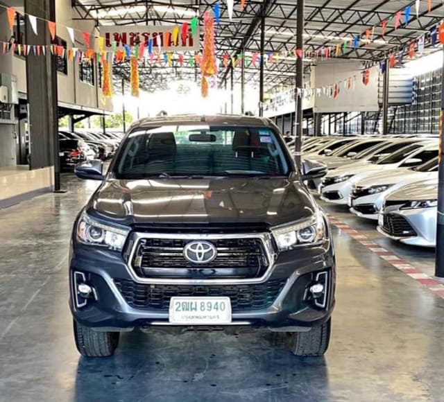 2019 TOYOTA Hilux