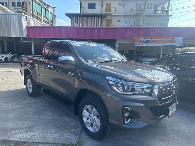 2019 TOYOTA Hilux