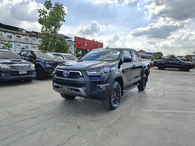 2024 TOYOTA Hilux