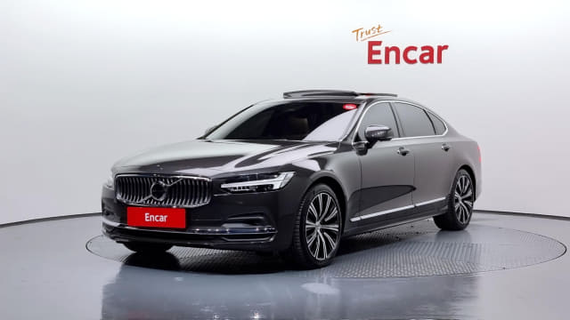 2023 VOLVO S90