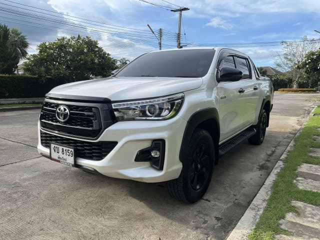 2019 TOYOTA Hilux