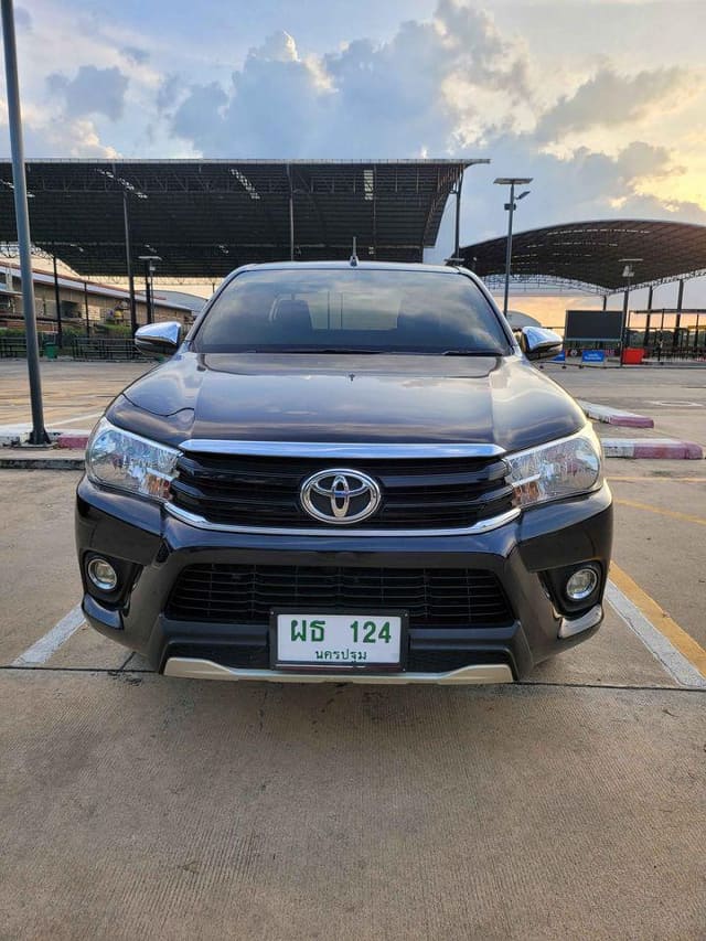 2019 TOYOTA Hilux