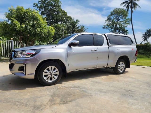 2019 TOYOTA Hilux