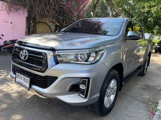 2019 TOYOTA Hilux