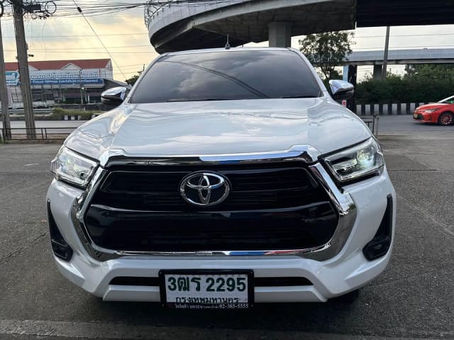 2023 TOYOTA Hilux