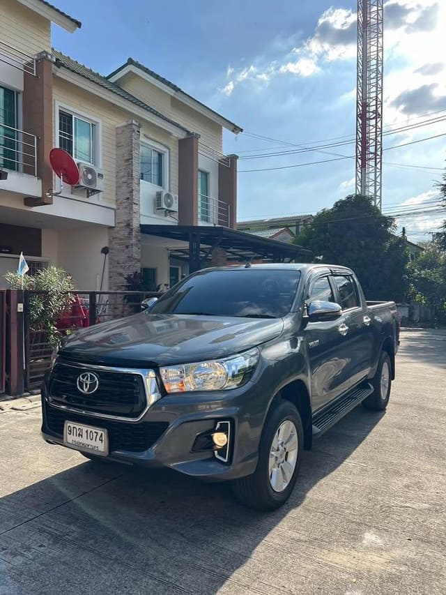 2019 TOYOTA Hilux