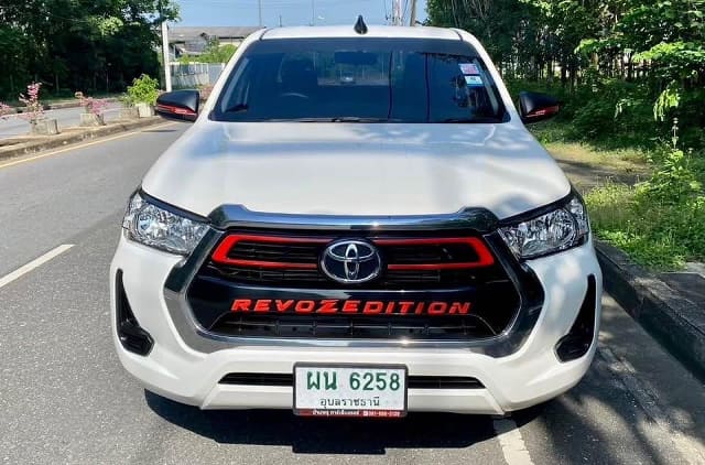 2022 TOYOTA Hilux