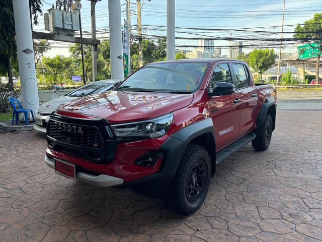 2024 TOYOTA Hilux